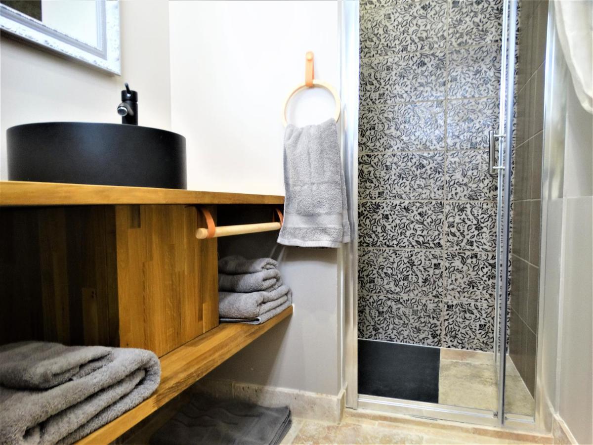 Chateau Montplaisir Charming B&B In Provence วัลเรอัส ภายนอก รูปภาพ